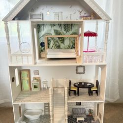 Doll House 
