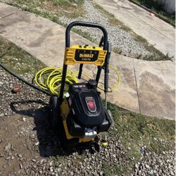 DEWALT 3100 PSI 2.3 GPM Cold Water Gas Pressure Washer with HONDA GCV170 Engine