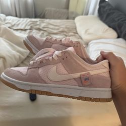 women’s nike low dunks teddy bear - soft light pink