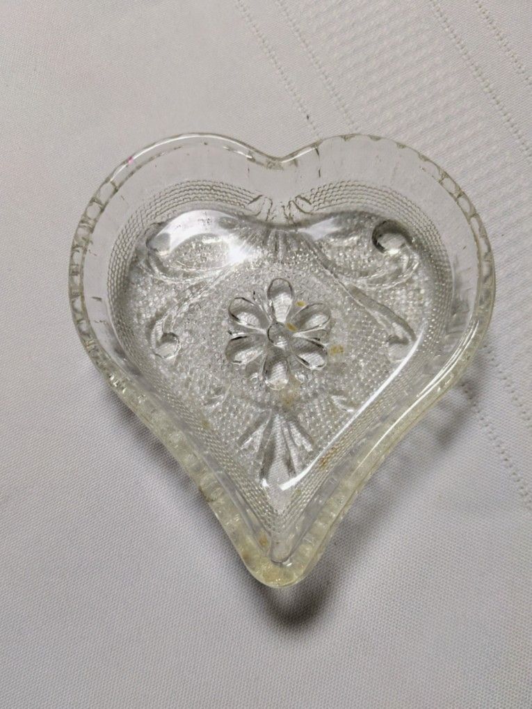 VINTAGE INDIANA GLASS TIARA HEART TRINKET DISH
