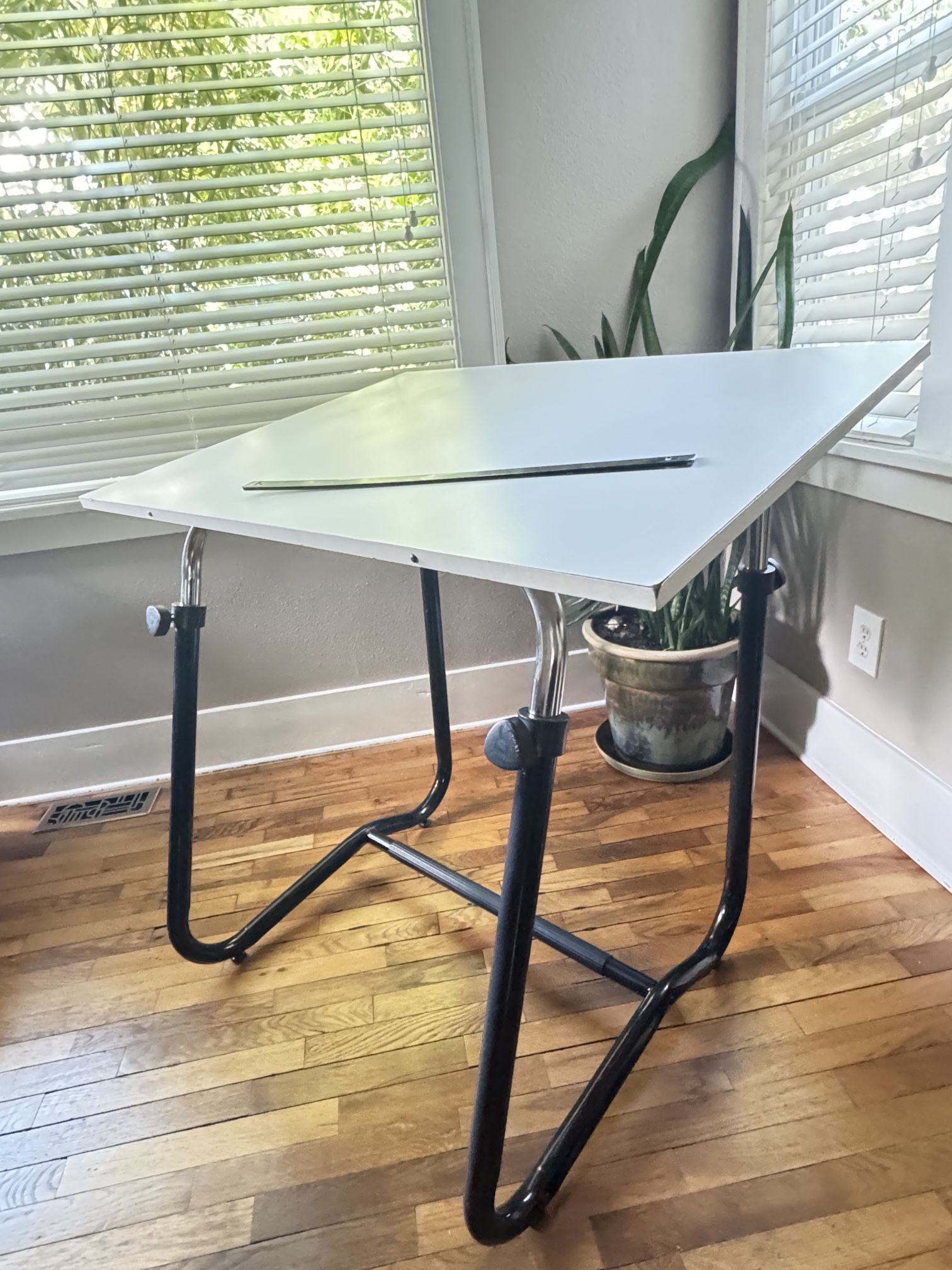 RTA Art/Drafting Table