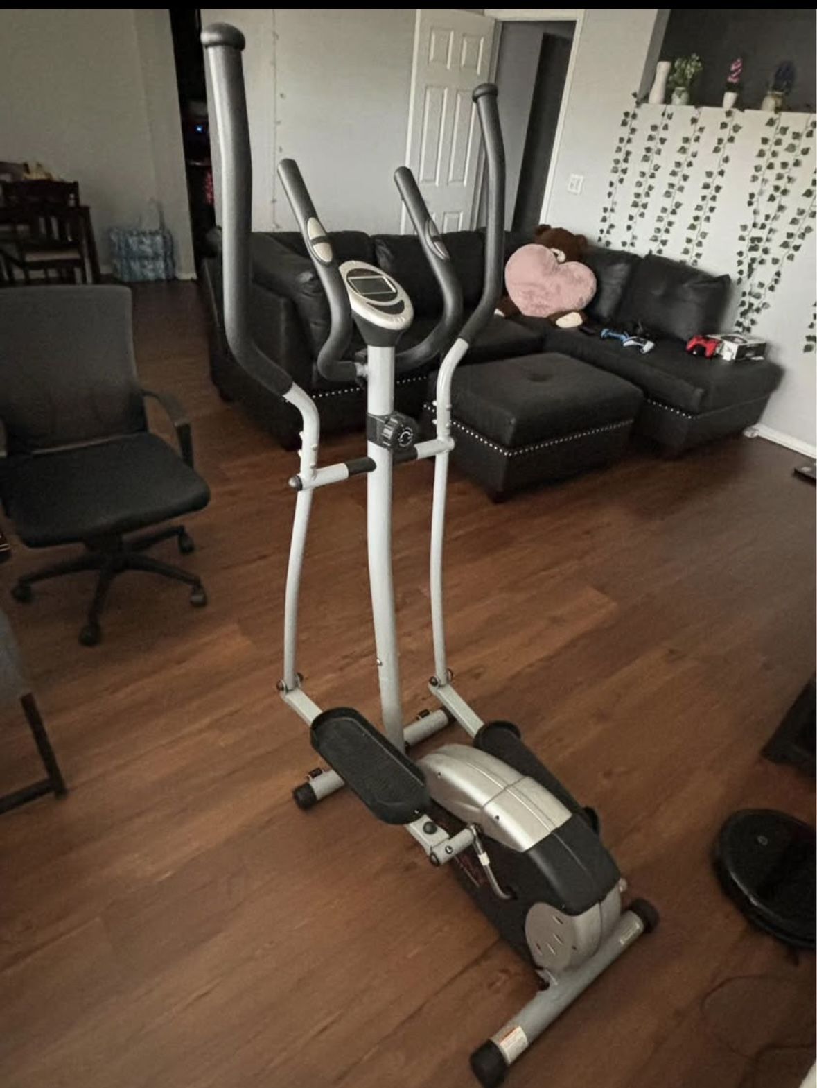 Sunny Health & Fitnessg 2-in-1 Upright Elliptical Full-Body Exerciser
