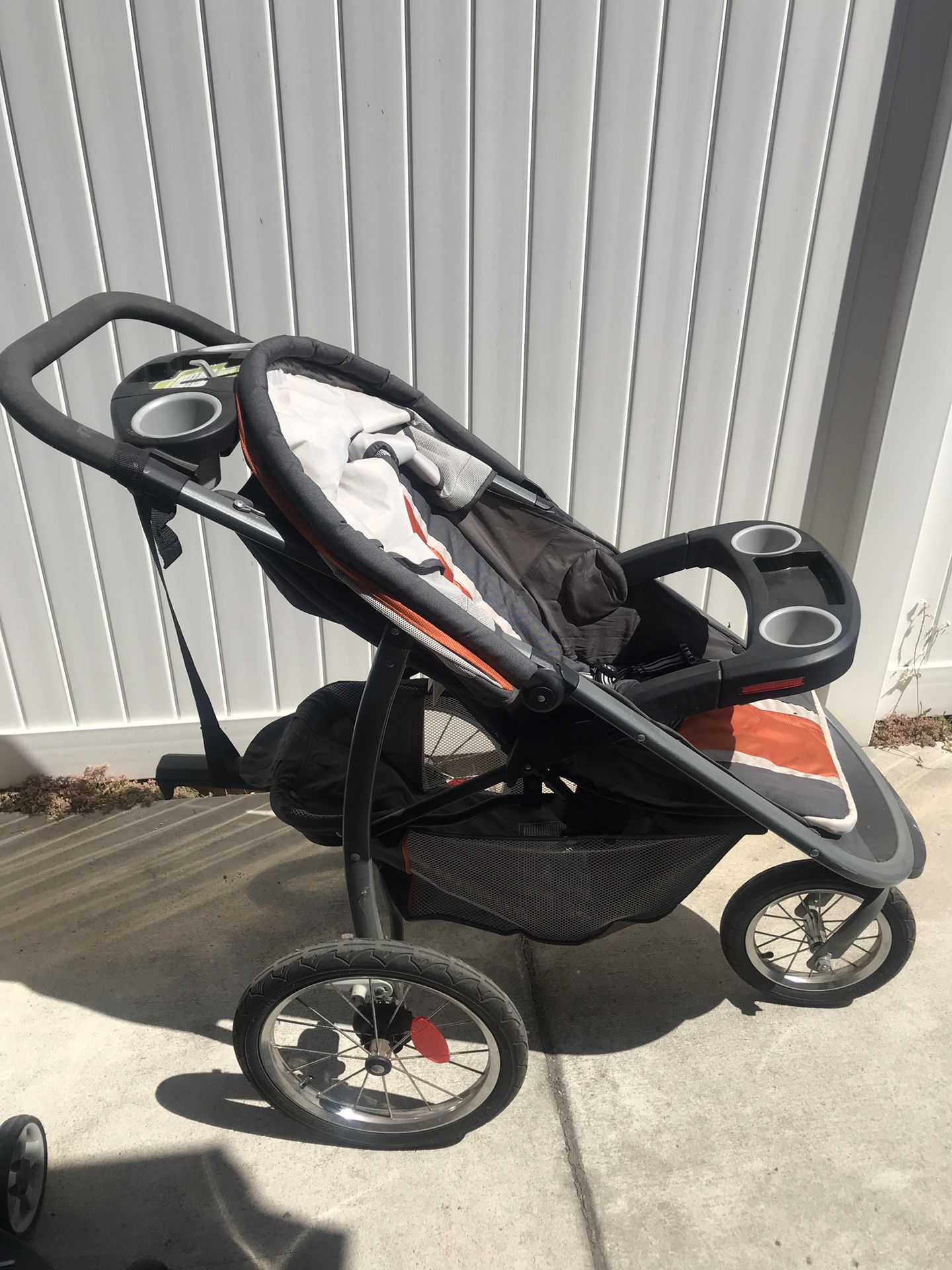 FastAction™ Fold Jogger Click Connect™ Travel System