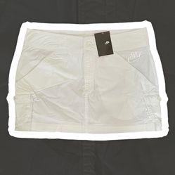 BNWT White Nike Cargo Skirt With Pockets- Size 8
