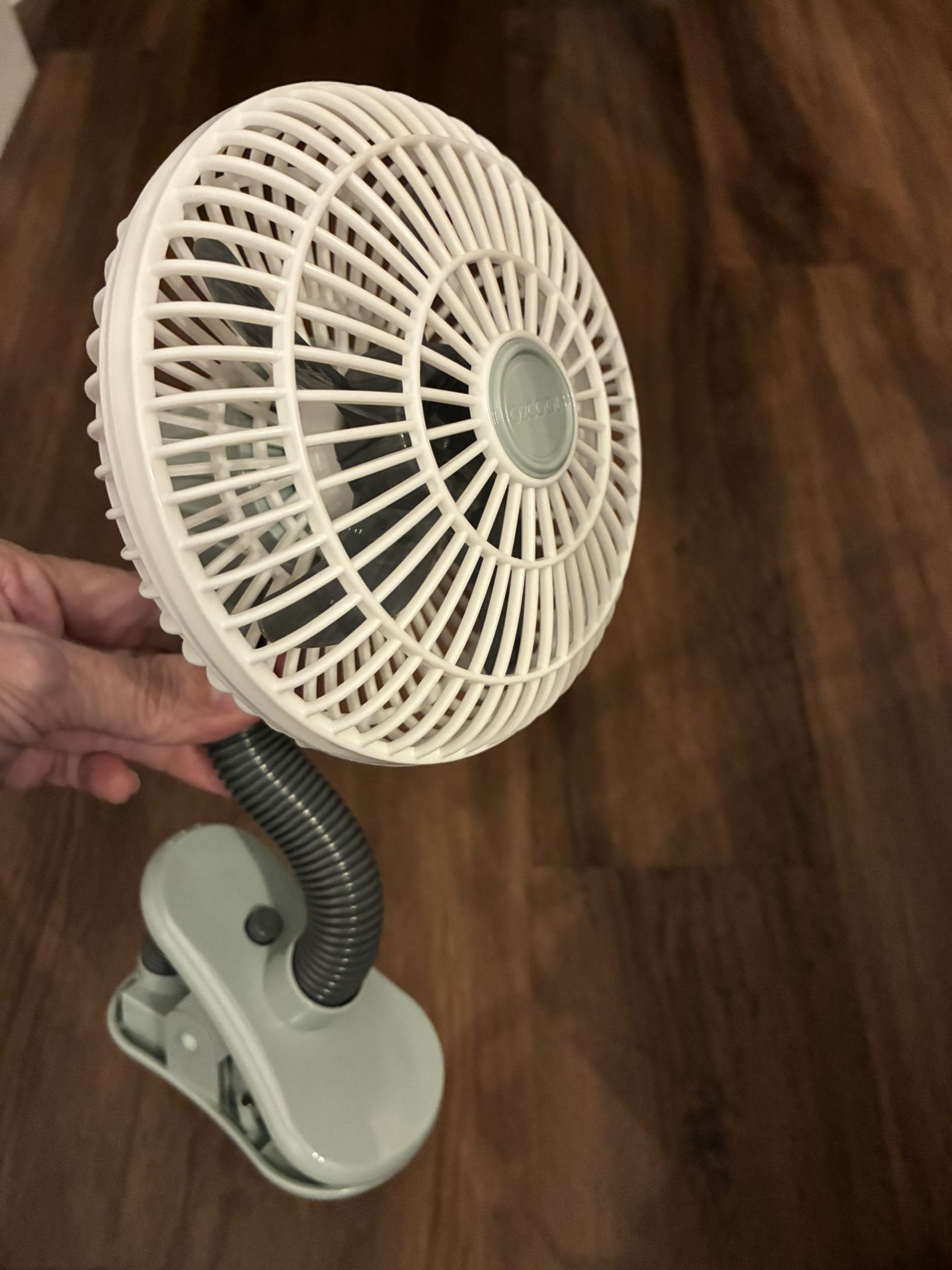 O2COOL 4 inch Portable Battery Powered Stroller Car Desk Clip Fan Gray Excellent Condition 