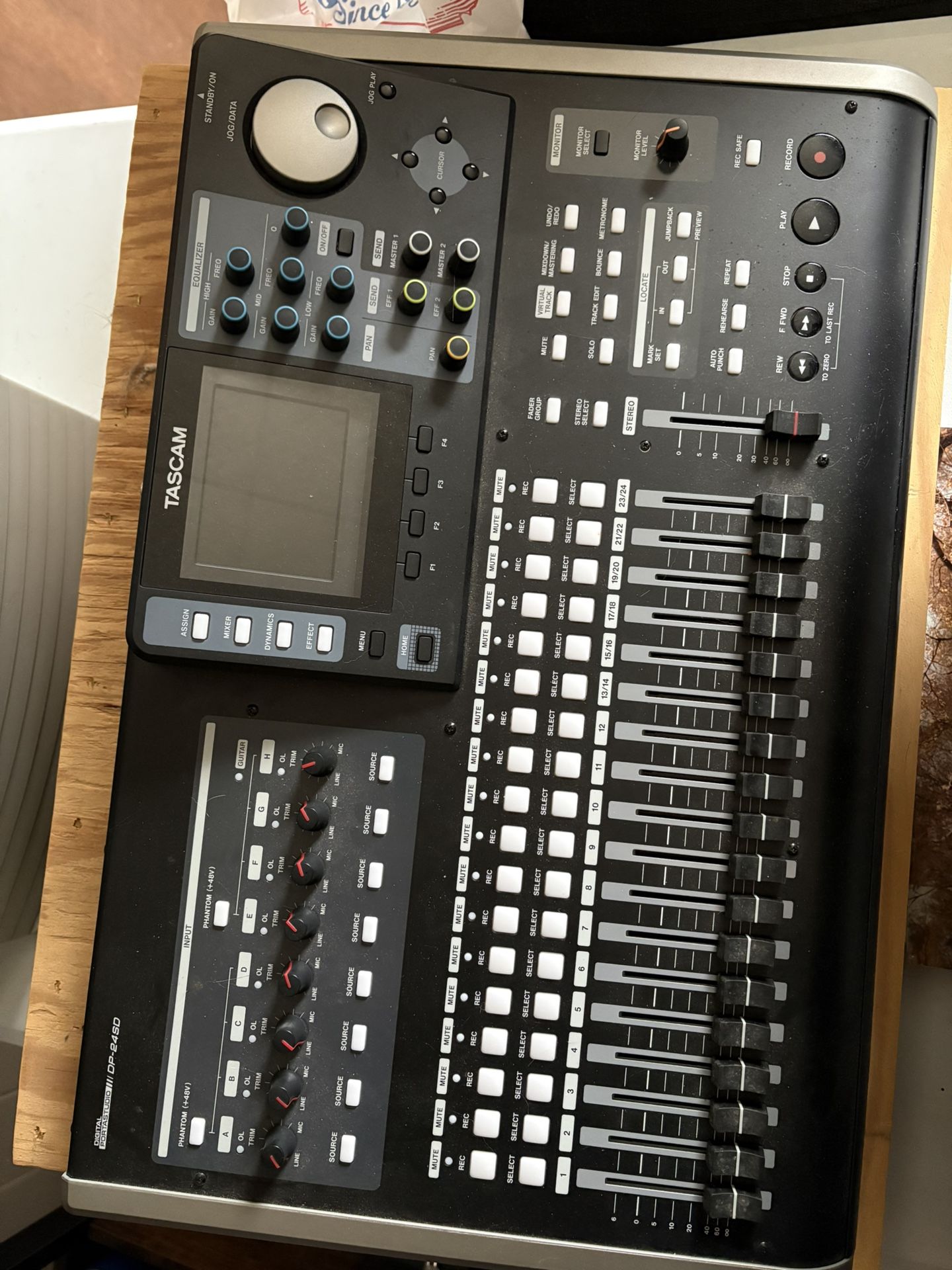 Tascam DP24SD Portastudio