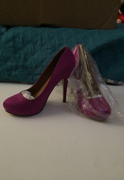 Michael Antonio size 6 violet heels