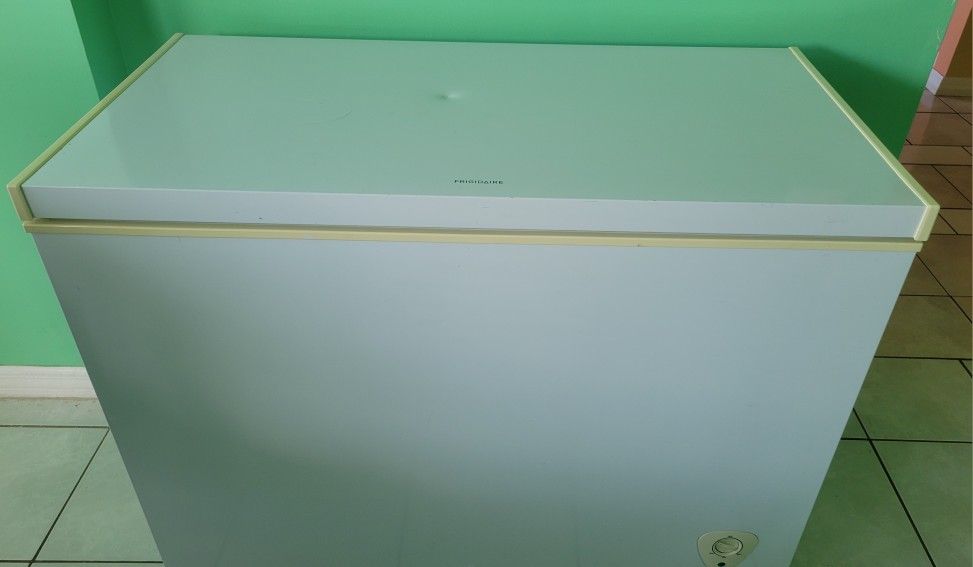Freezer Frigidaire 