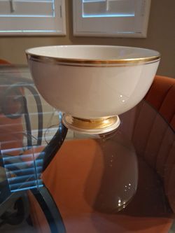 Lennox Vintage Pedestal Bowl 24k. Trim And Pedestal