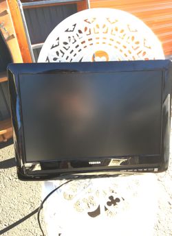Toshiba 22 inches tv with dvd n remote