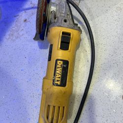 DeWalt Angle grinder 4 1/2 “ With guard