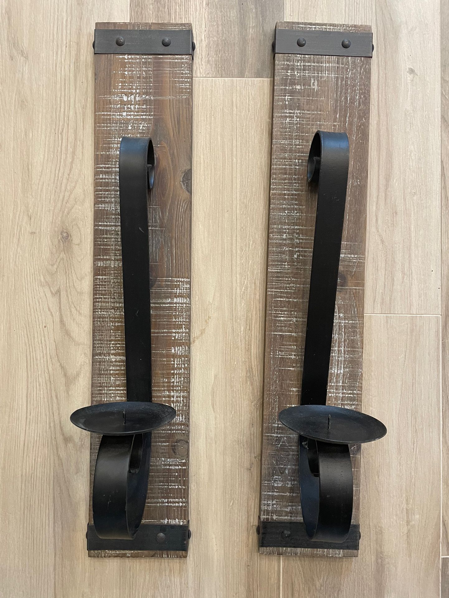 Set Of 2 Candle Holders