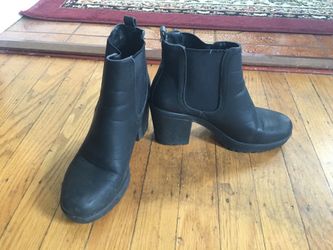 Black ankle boot for women size 6