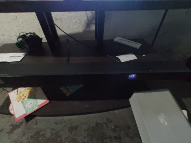 HiSense  Sound Bar With Sub Woofer And 2 Surround Sound Speakers