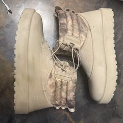 UGG 