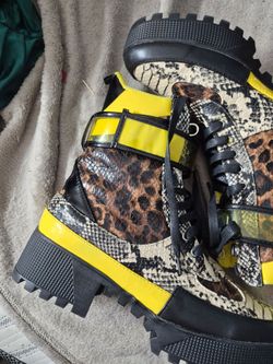 Cape Robin the future combat boot woman's size.
