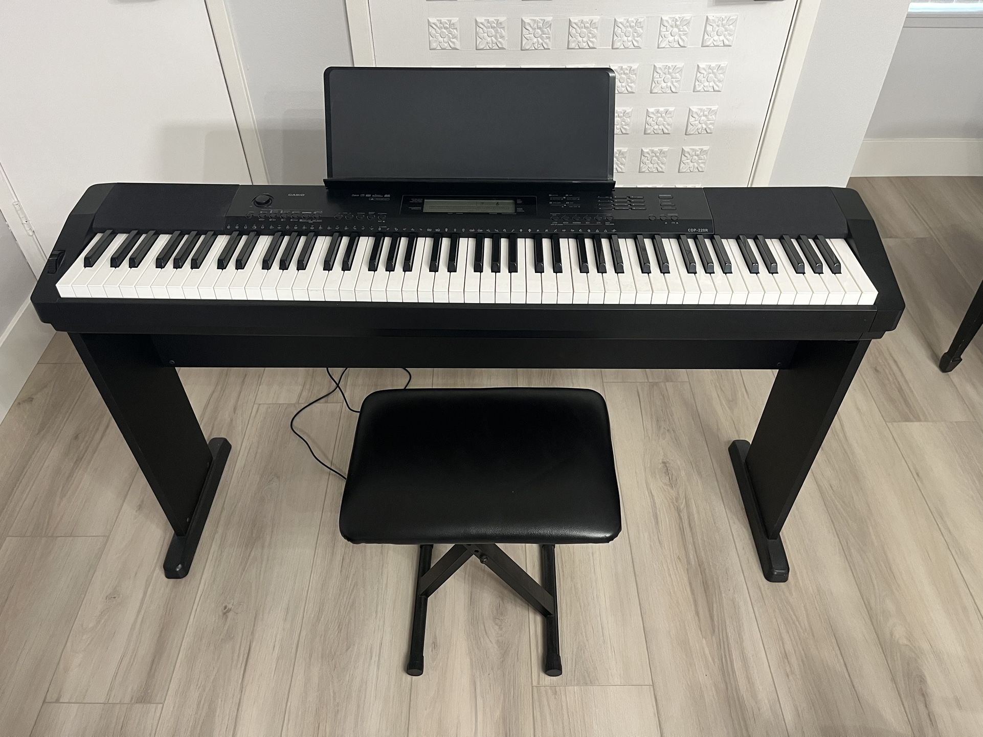 Casio Keyboard - For parts or to be repaired