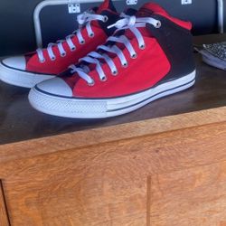 Chuck Taylor's Mid Low Converse