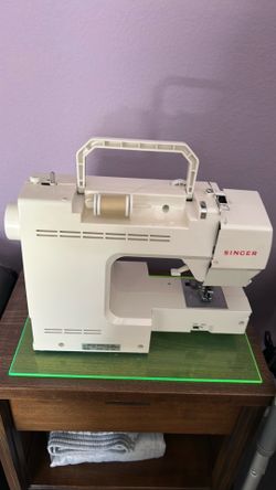 Sewing machine singer