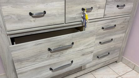 Modern 7 Drawer
