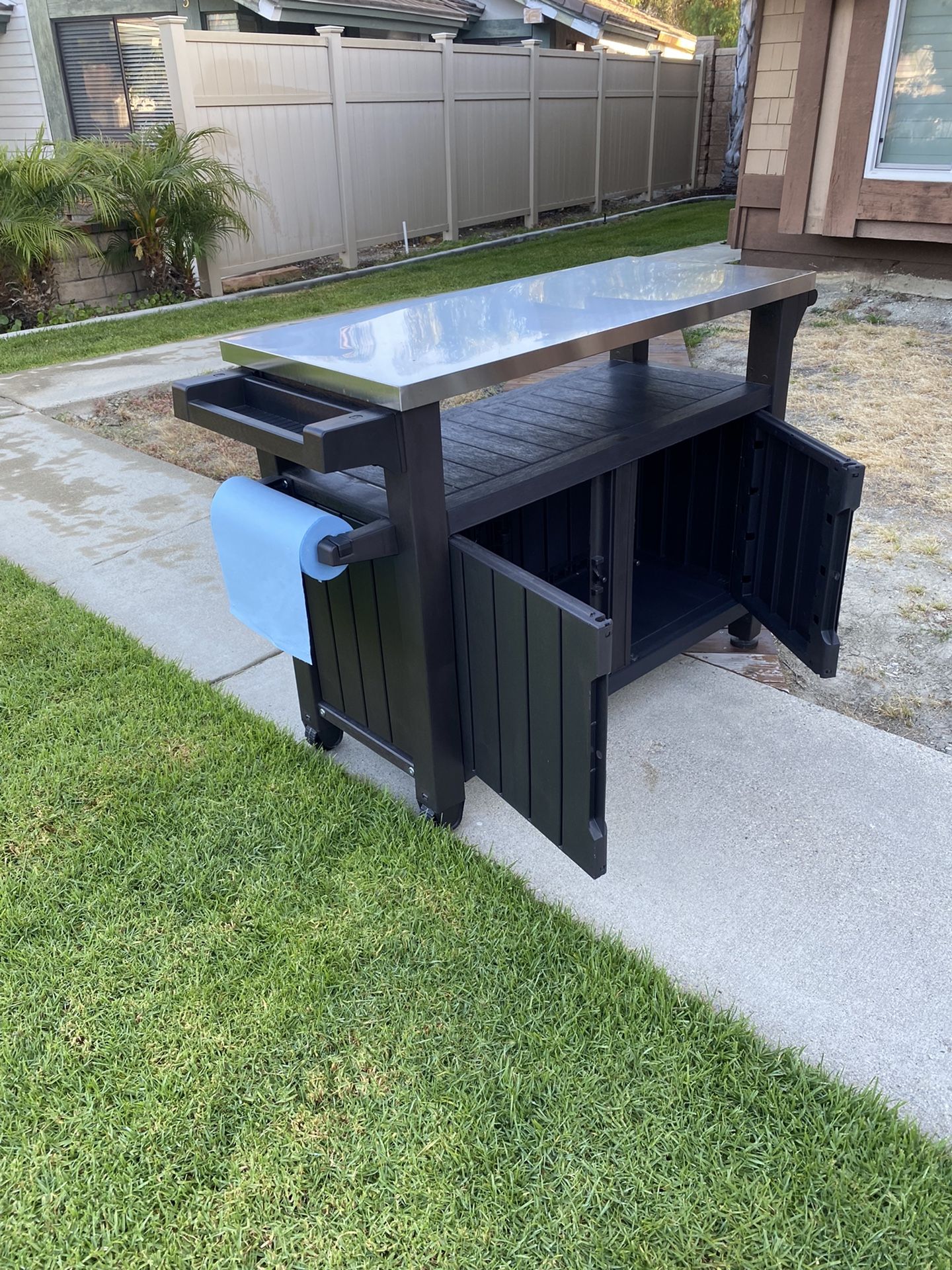 Keter Outdoor Bbq Prep Table And Storage for Sale in Phillips