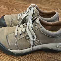 KEEN HIKING SHOES