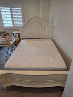 Free double full bed with mattress