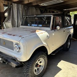 1965 Scout 80 4x4 Red Carpet Series Restomod