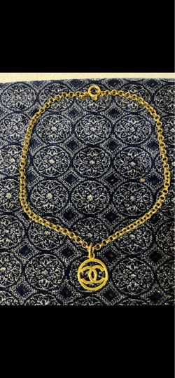 Coco Chanel necklace. Gold plated ; approximately 112 grams . 1993, 93P