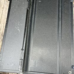 Tri-Fold Tonneau Cover