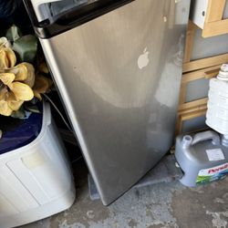 Mini fridge/freezer