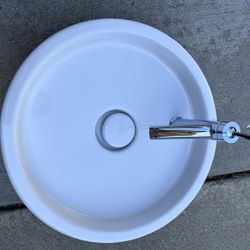 Duravit bathroom sink wit Faucet 