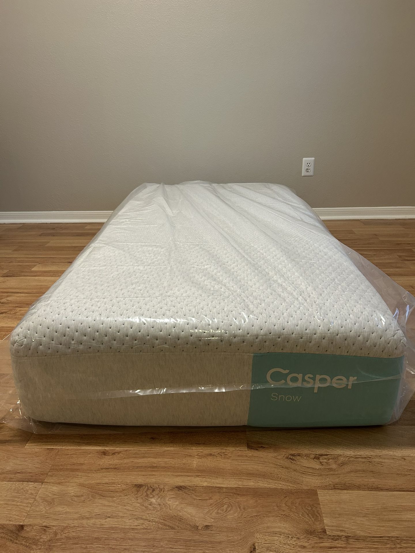 Twin XL Casper Snow Mattress In Perfect Condition 