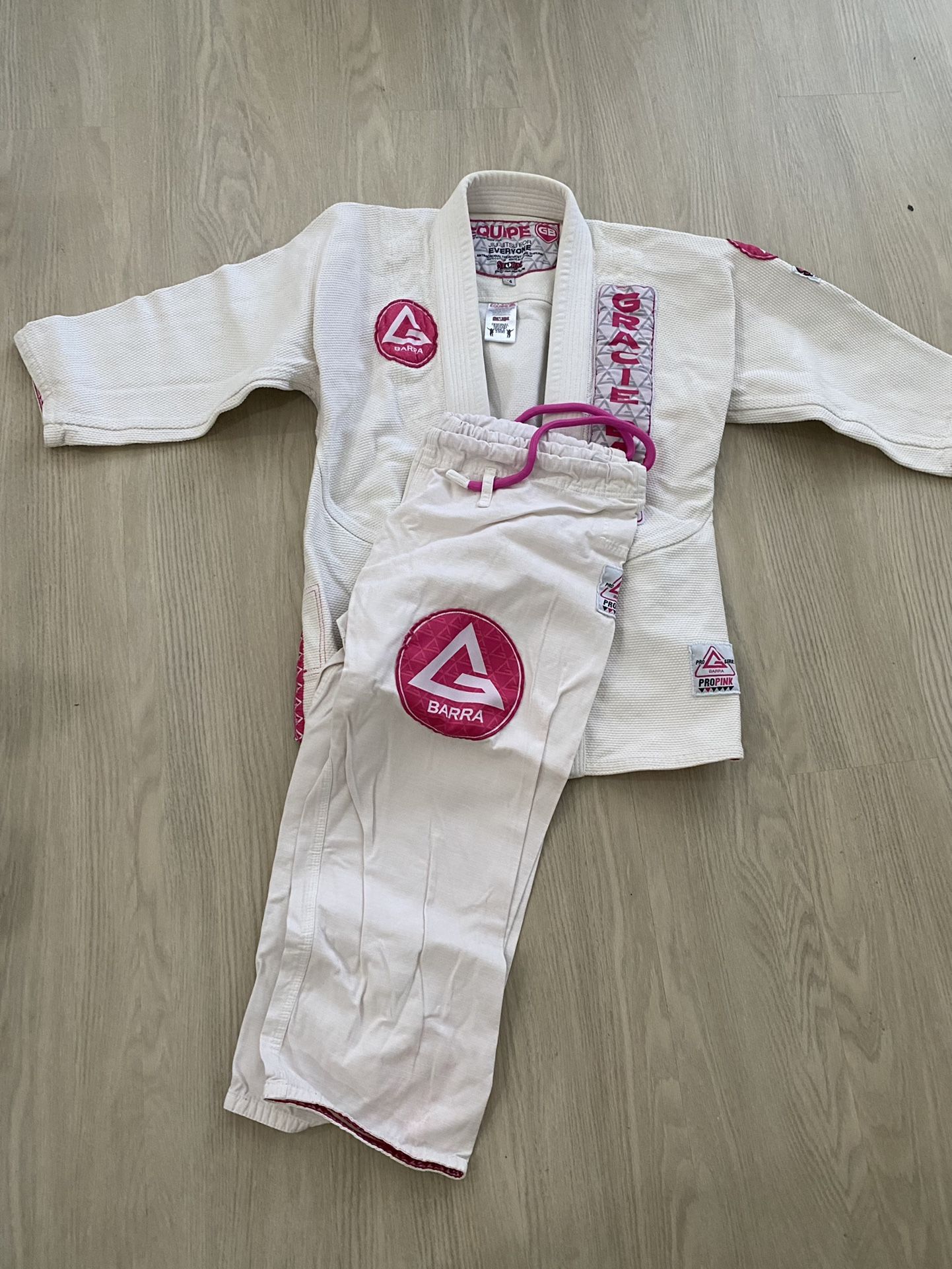 Women’s Gracie Barra Jiu Jitsu Gi with White Belt