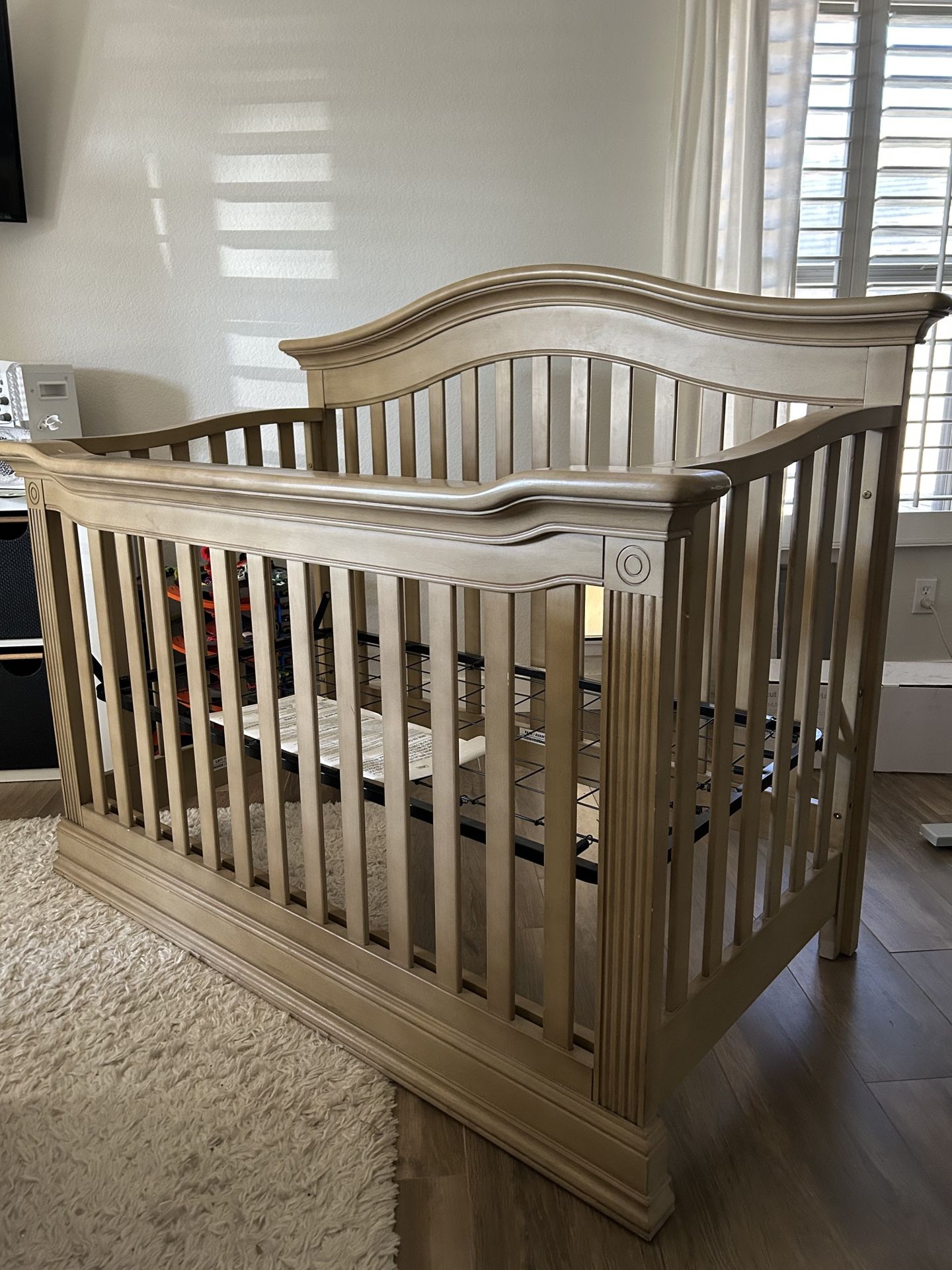 4 In 1 Baby Crib / Bed