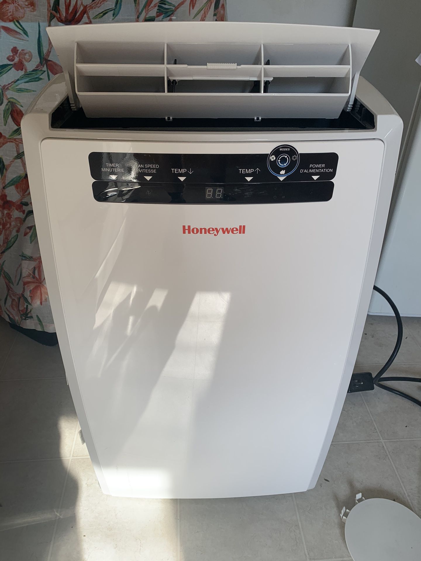 Honeywell Portable AC unit with window assembly accessories