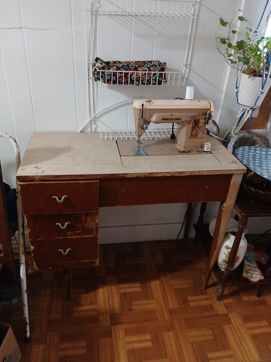 Old Singer Machine And Table, Misc Material  Pieces 