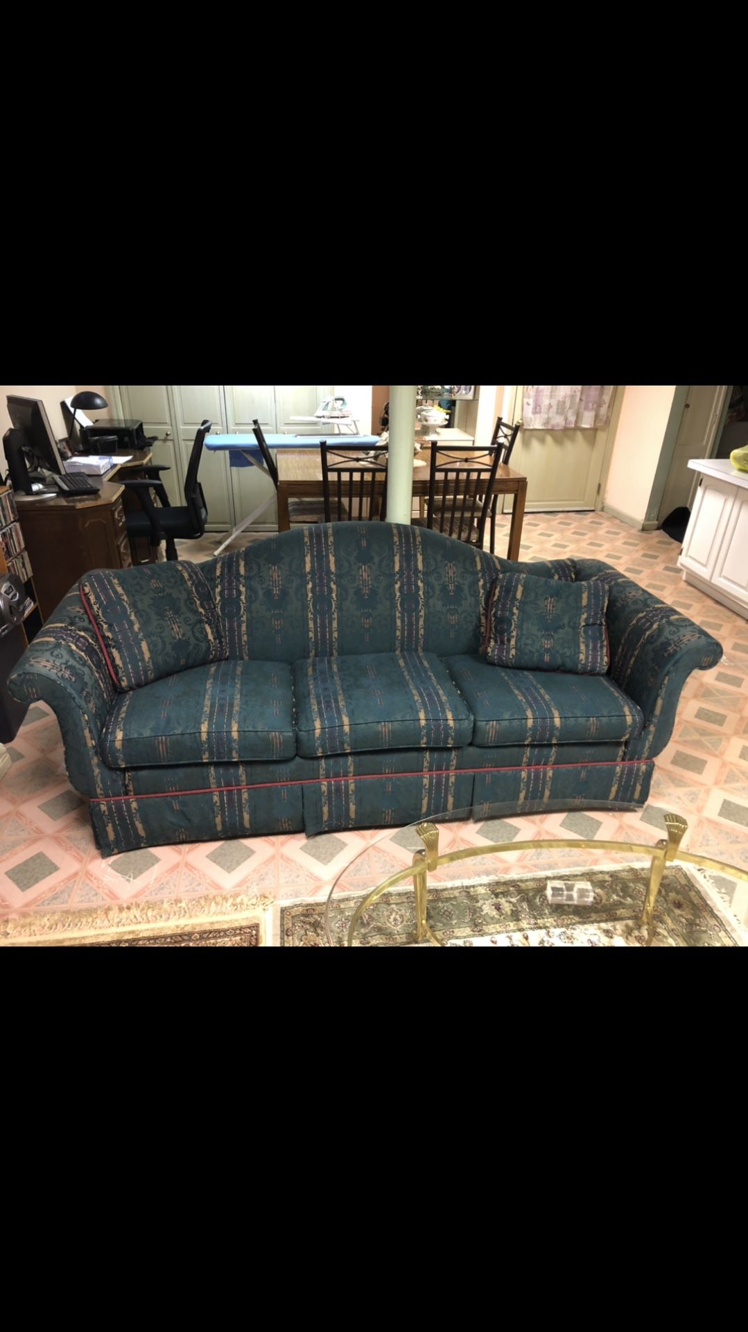 Very comfy 3 cushion couch