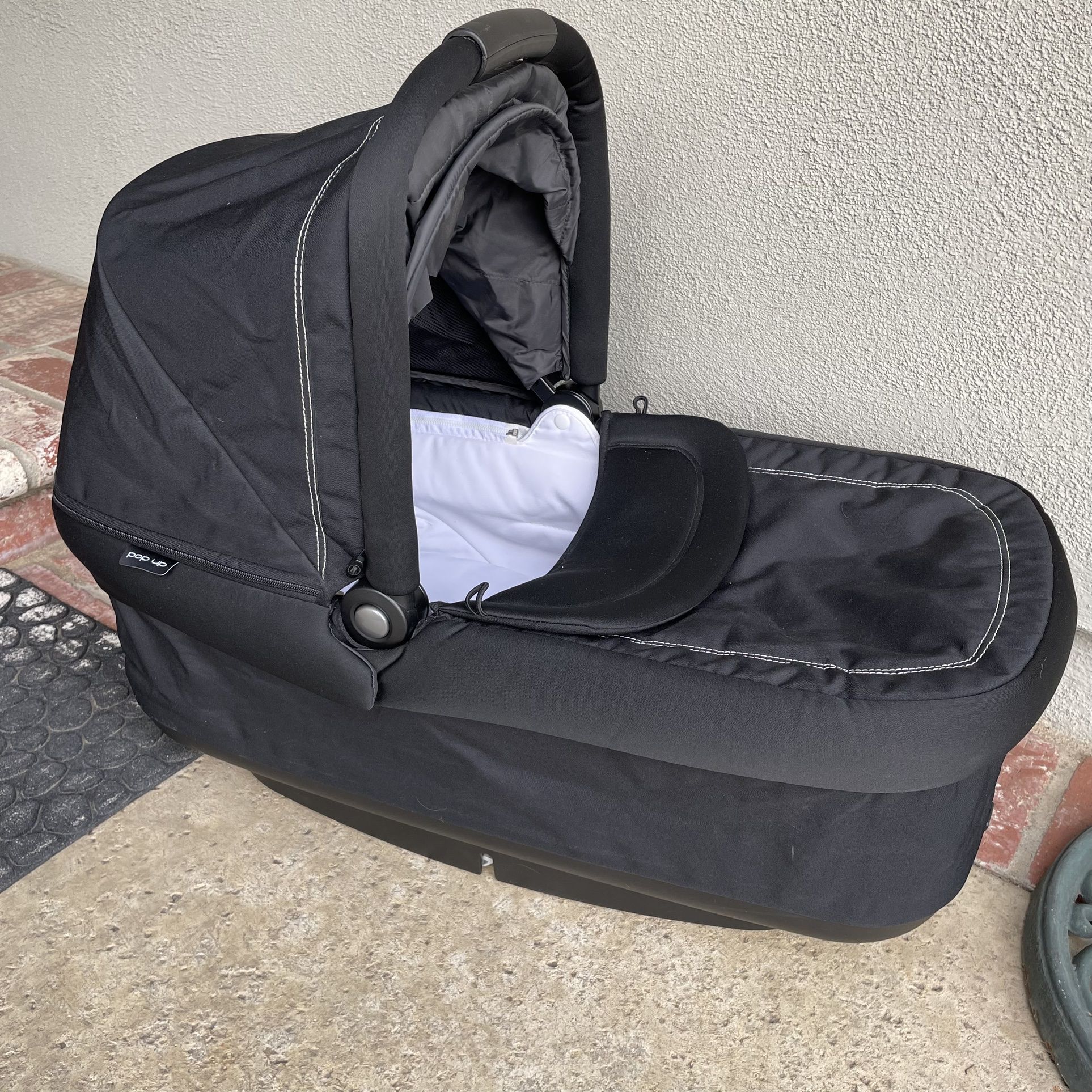 how to close uppababy cruz V2 Stroller/Full-Featured Stroller with Travel System Capabilities/Toddler Seat, Bumper Bar, Bug Shield, Rain Shield Included/Anthony (White+Grey Chenille/Carbon Frame/Chestnut Leather) : Baby Graco Fitfold Jogger Graco Size:BTLIII5000 BATTLE III best power strip for desk or dorm