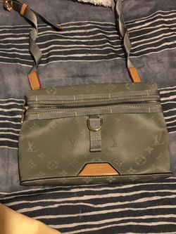 Louis Vuitton Paris purse