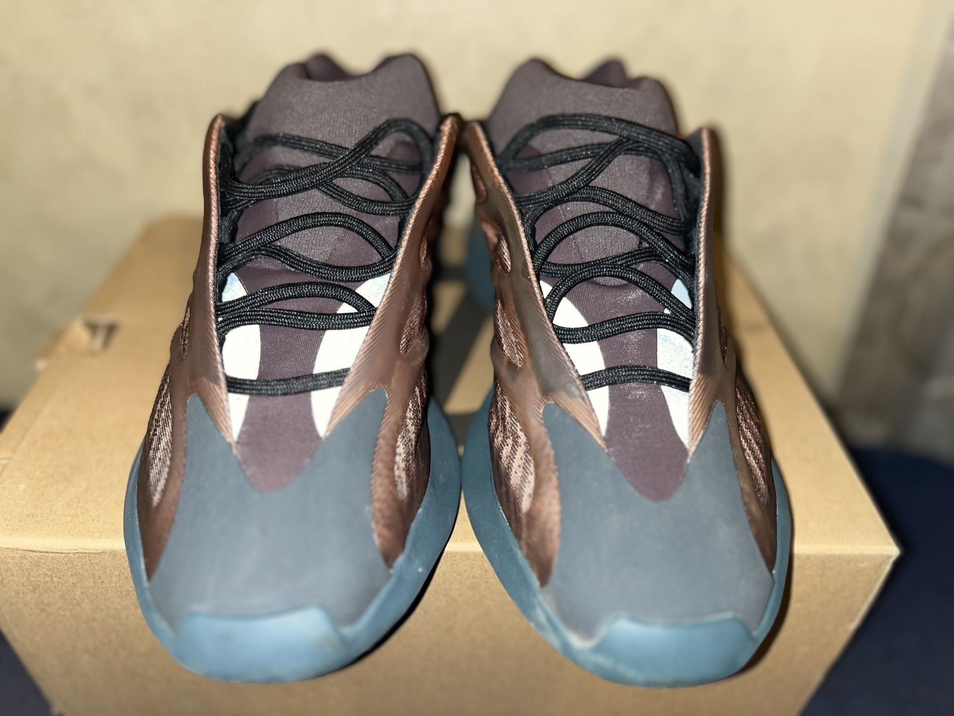 Yezzy 700 V3 Copper Fade