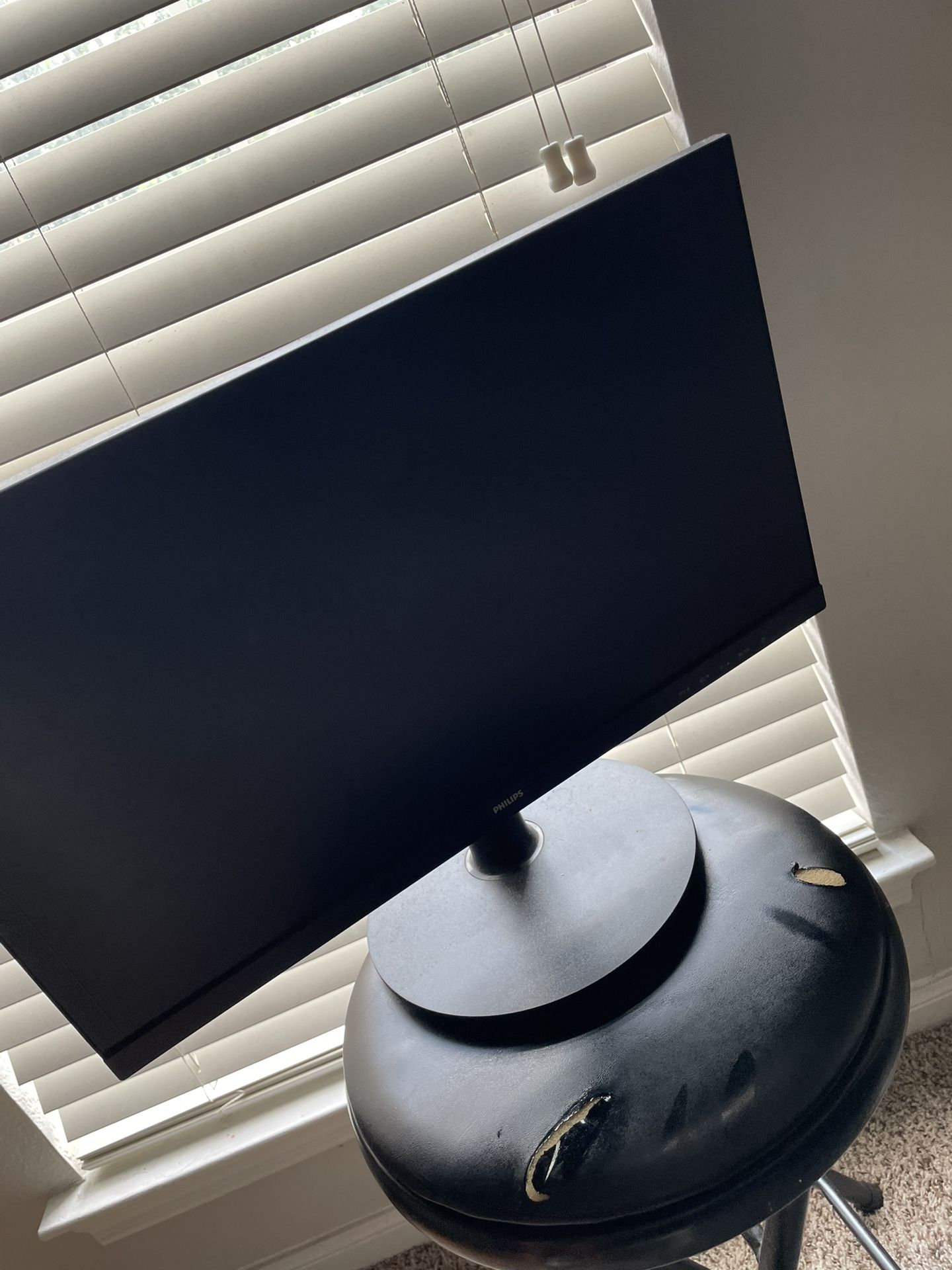 Computer monitor, Keyboard, Mouse & Router Bundle