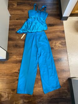 Brand New Woman’s Issue brand Blue Two Piece Set Top and Pants Up For Sale