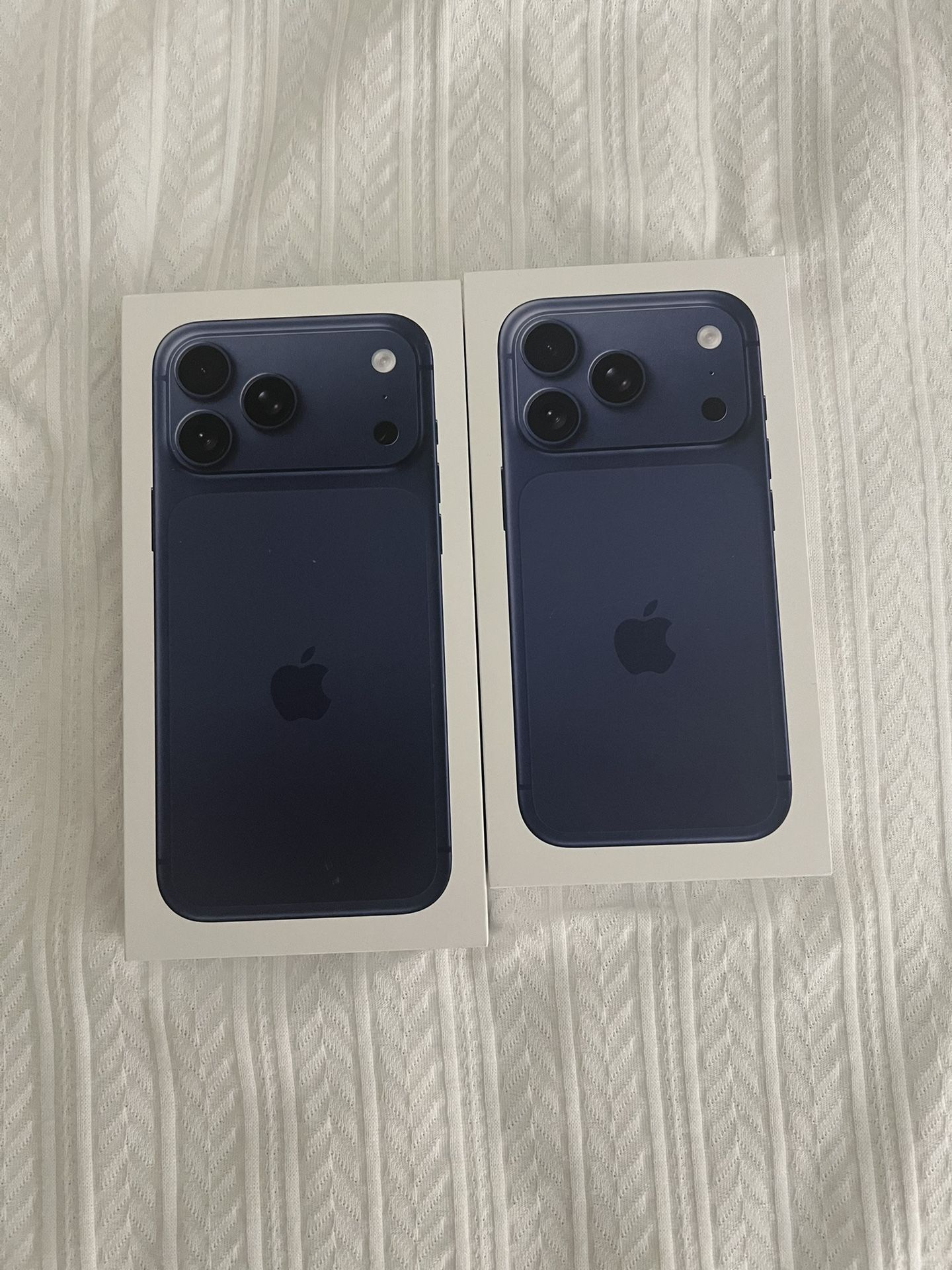 iPhone 17 pro or 17 pro max unlocked I can come to you now