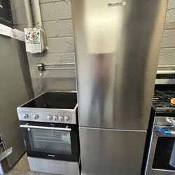 Blomberg refrigerator/ stove 24 Inchs 