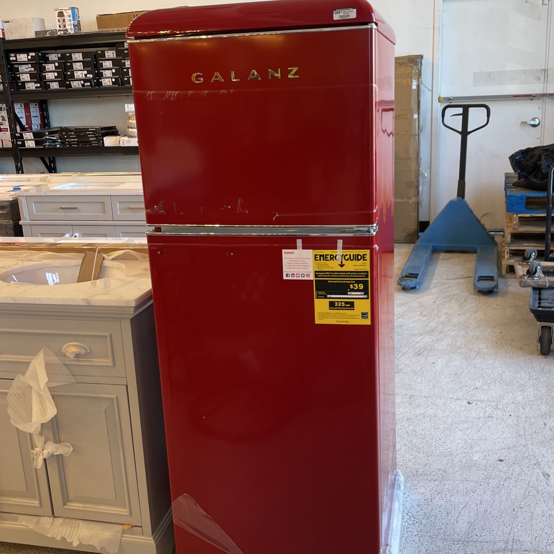 GALANZ 10.0 CU. FT. RETRO TOP FREEZER REFRIGERATOR 400 for Sale in Las Vegas, NV OfferUp