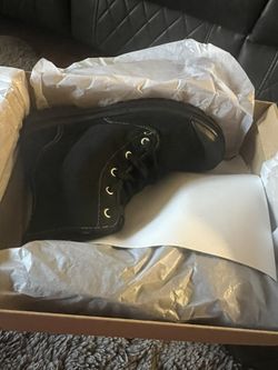 Dirty Laundry womens PixiesSneaker Size 8,5.       Size 5,5.   Size 6