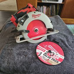 Milwaukee M12 Skillsaw