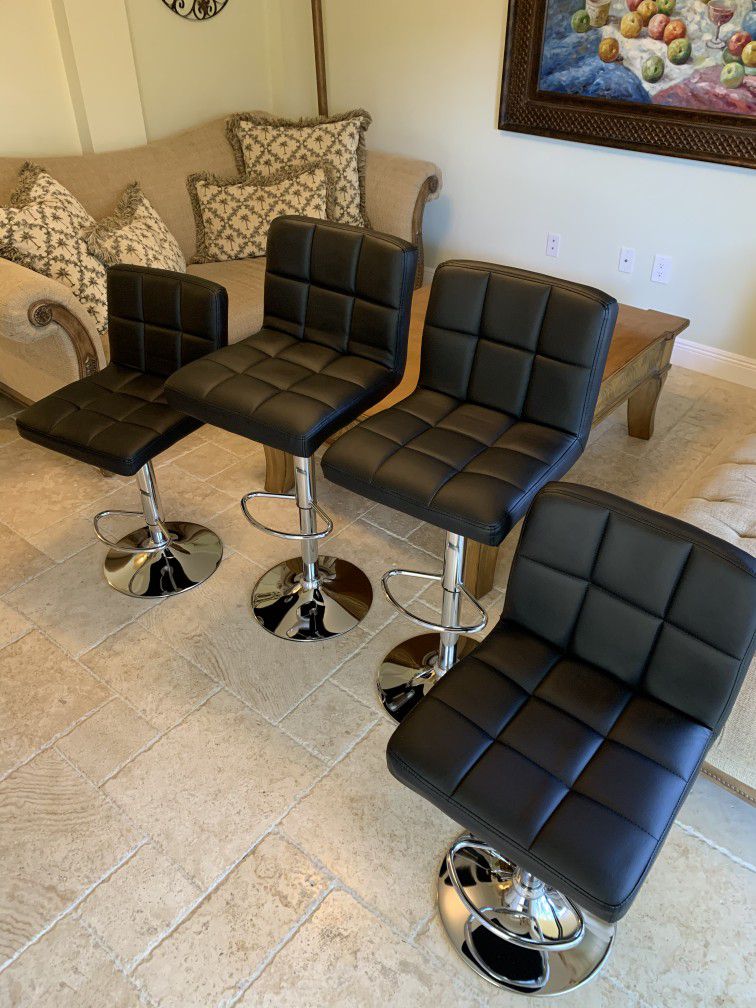 New Adjustable Black Bar Stools - Assembled - 85$ Each - Modern Design with Faux Leather - Swivel Barstool Chair 