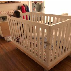 Oeuf Baby crib with toddler conversation in very good condition